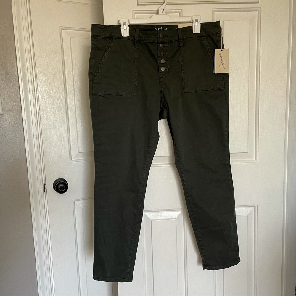 NEW UNIVERSAL THREAD GREEN SKINNY JEAN BUTTON 18W